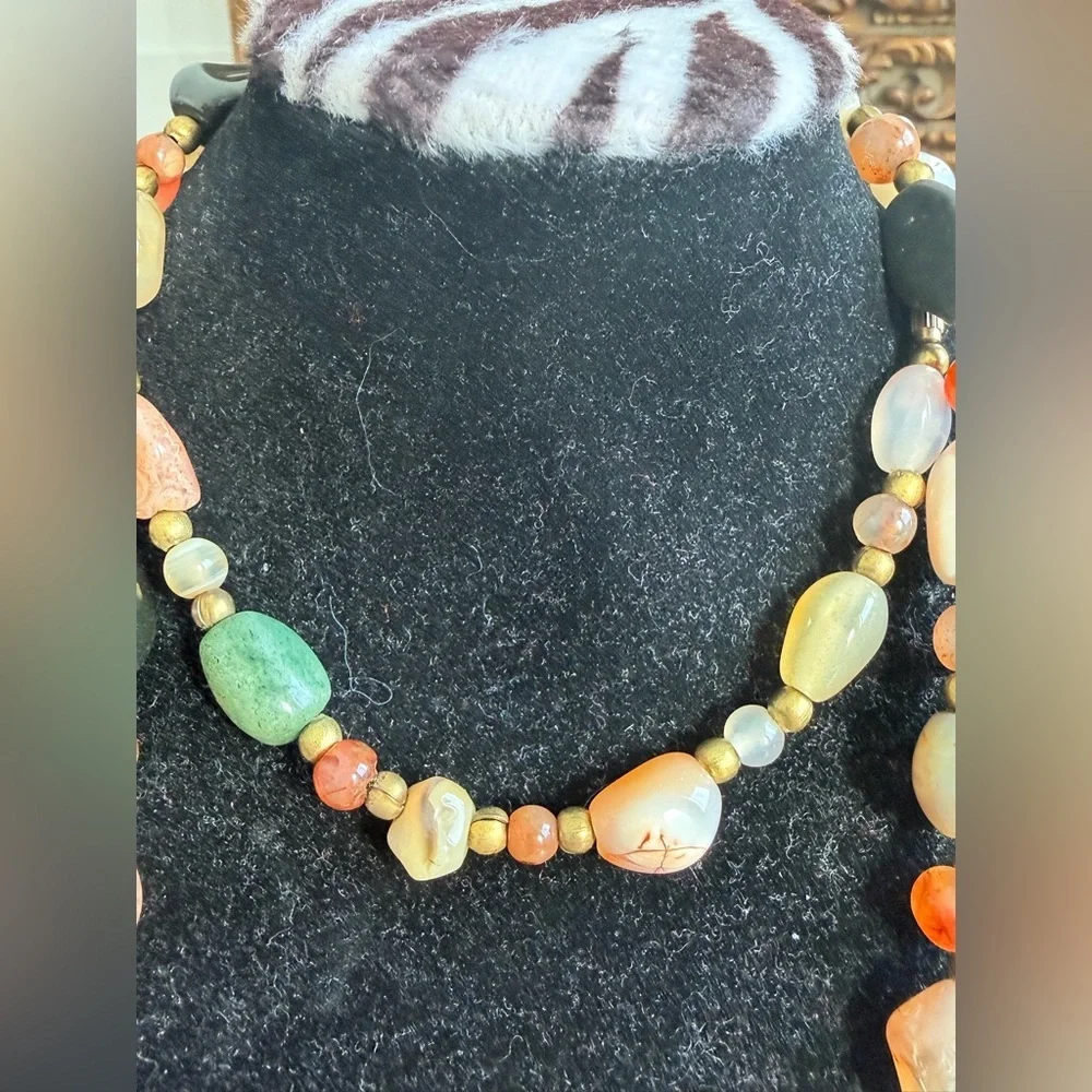 Vibrant Polished Agate Necklace with Gold Accents